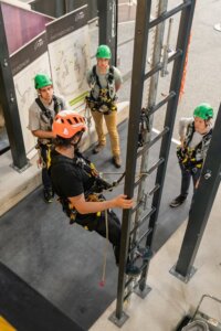 Démonstration professionnelle des techniques d'accès sur corde
